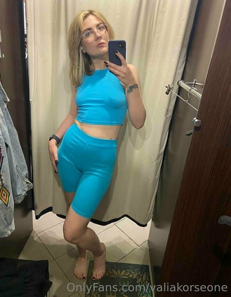 valiawixx erotic pornstar pics