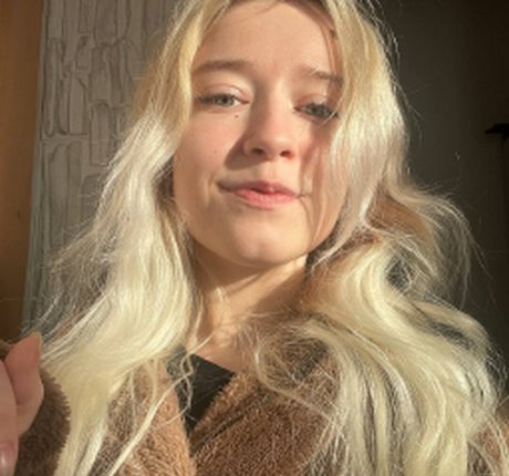 Arveni free model photo