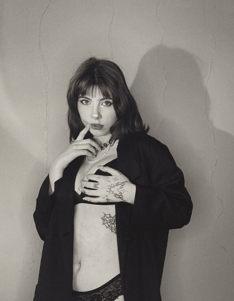 zlatka lesenok pretty actress pics