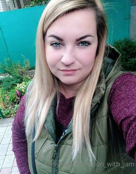 bun with jam actress image