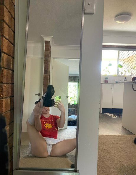 room1204 star naked image