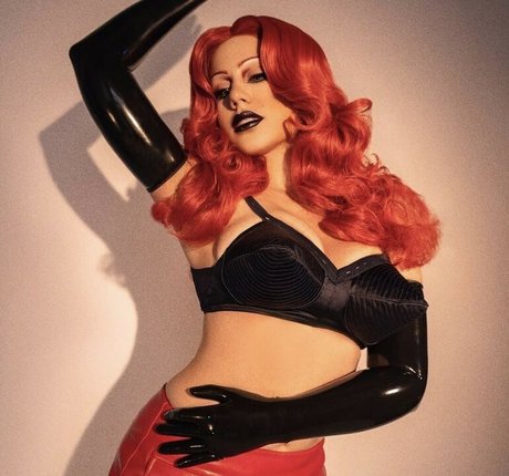 Slayyyter art model gallery