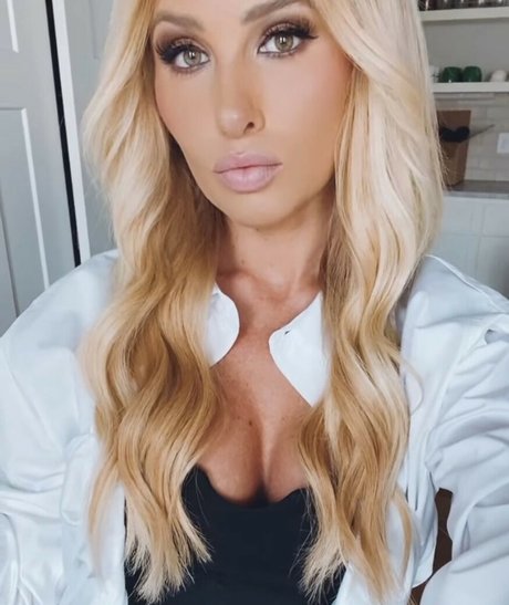 Tomi Lahren hd pornstar image