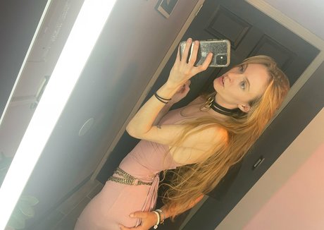 lola costa model picture