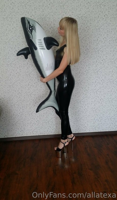 allatexa naked actress picture