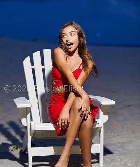 Penelope East Chexit sexy actress image