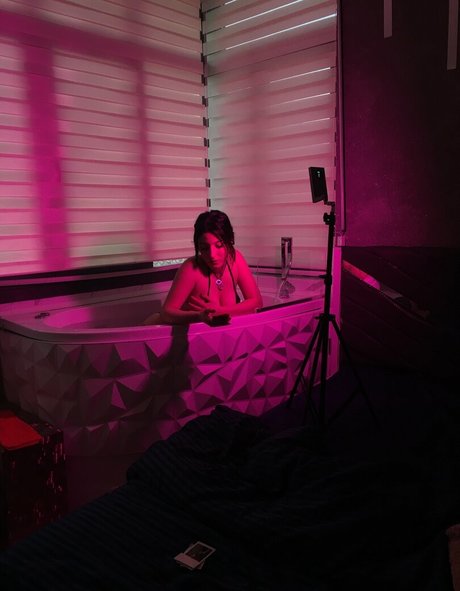 nadeleine star high quality images