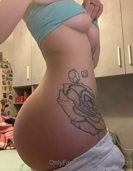 bluemooncrii pornstar nude img