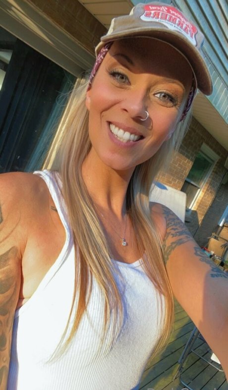 badcandyy hd pornstar photo