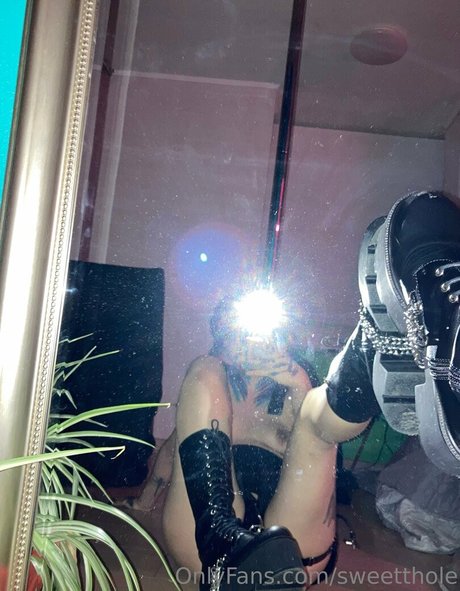 sweetthole nude model archive