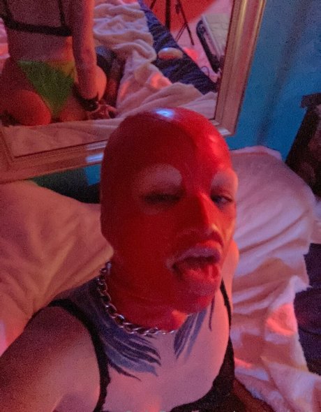 sweetthole model nude photos