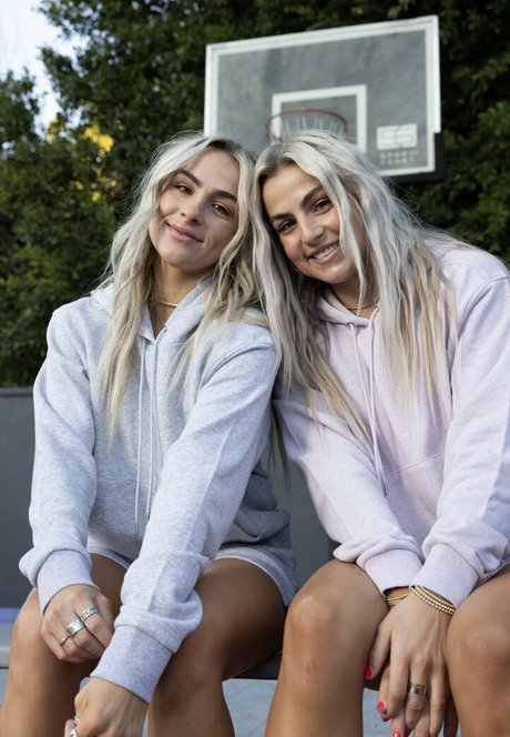 Cavinder Twins star nice photos