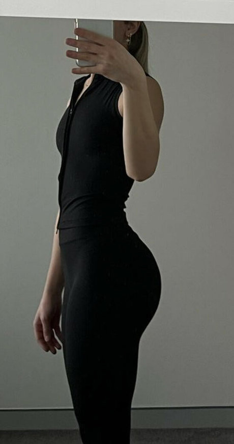 LaraNovaa_ star top photos