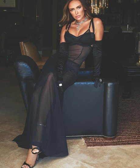 Paulina Gretzky art actress galleries