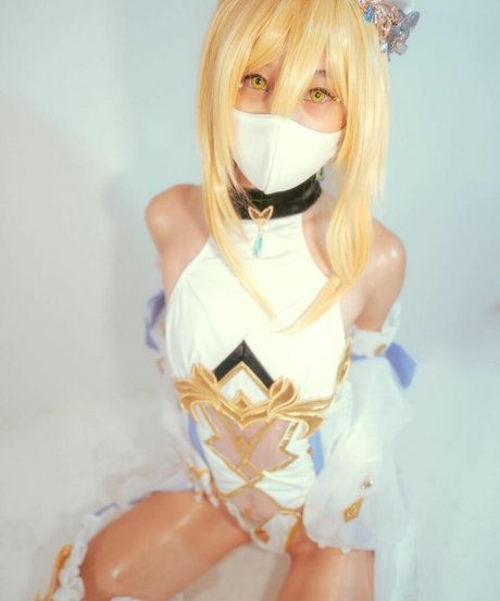 Yawarakai Luna free model photos