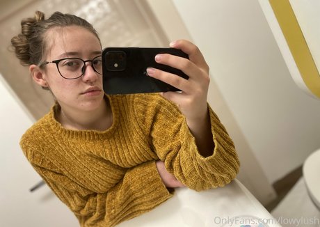 lowylush nudes star photo