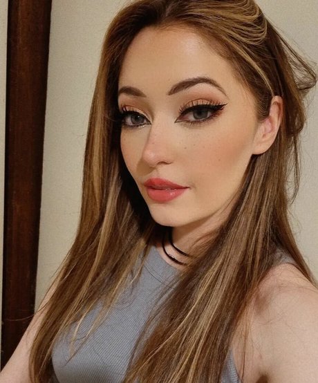 Alli Flanagan model pornographic image