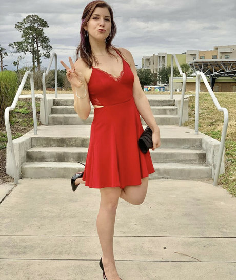 Nicole Frye sexy actress images