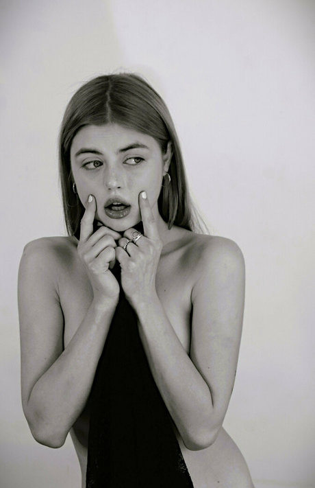 sandra tiny nice star photo