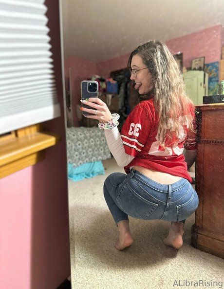 alibrarising adult model img