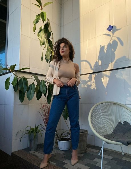 curlysueeee exclusive star pictures