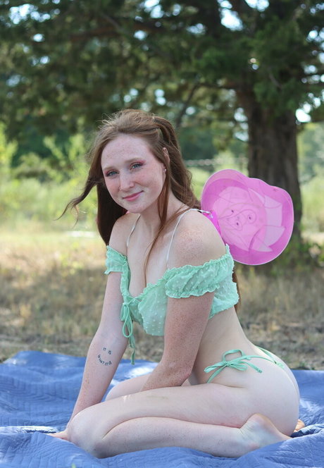 lil strawberry red nude actress pics