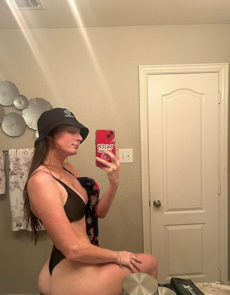 lil strawberry red art pornstar gallery