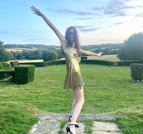 Alice Loxton model pretty archive