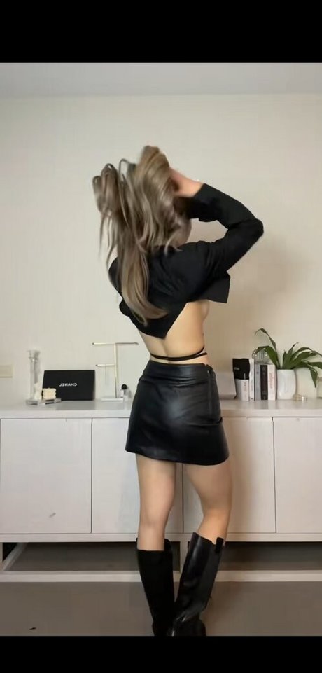 Chloe Zhu pretty pornstar image