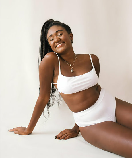 Sarah Aline model hot photos