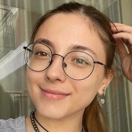 leamoore beautiful actress img