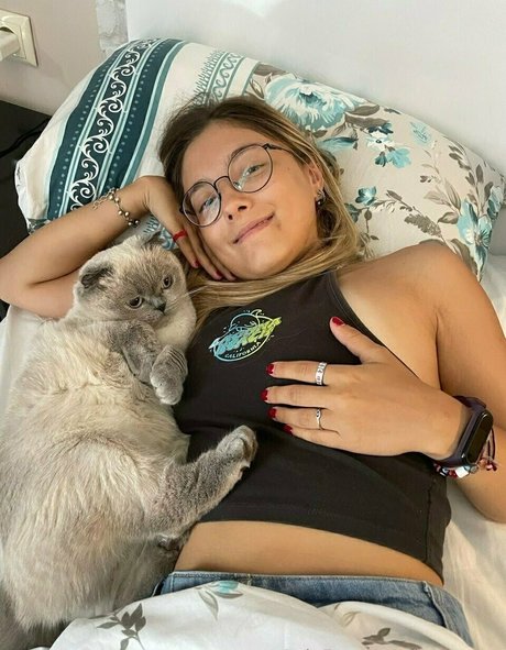 leamoore xxx model photo