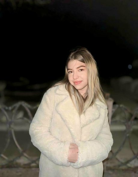 sunnyjenny top model pic