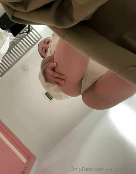 yanasugarr model sexy image