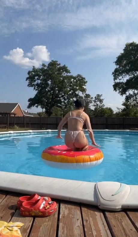 midget miki nude model pics