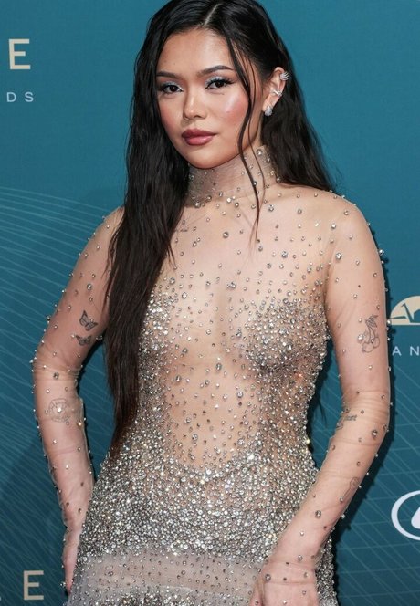 Lisa Yamada model art photo