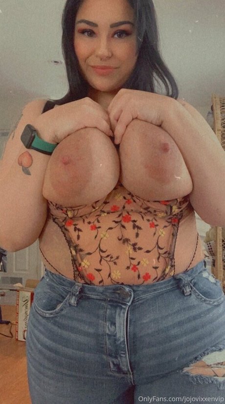 Vixxenjo hot model photo