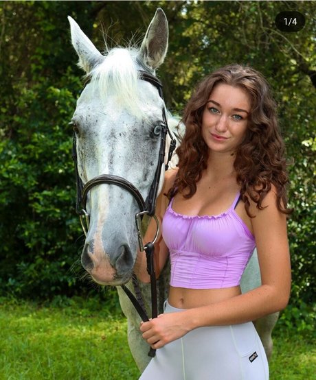 lia jakubowski perfect model image