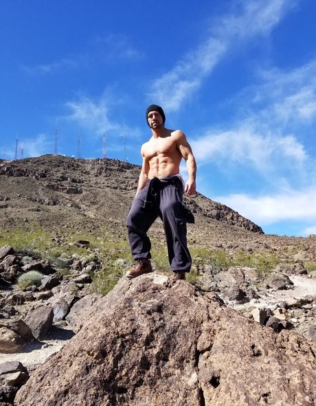 mialelanixxx exclusive model photo