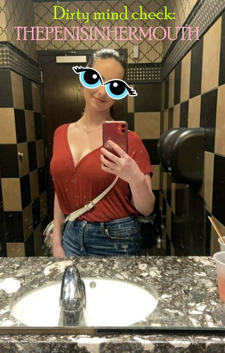 selenasummons model nude image