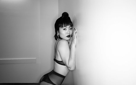 Nicole Kang erotic pornstar photos