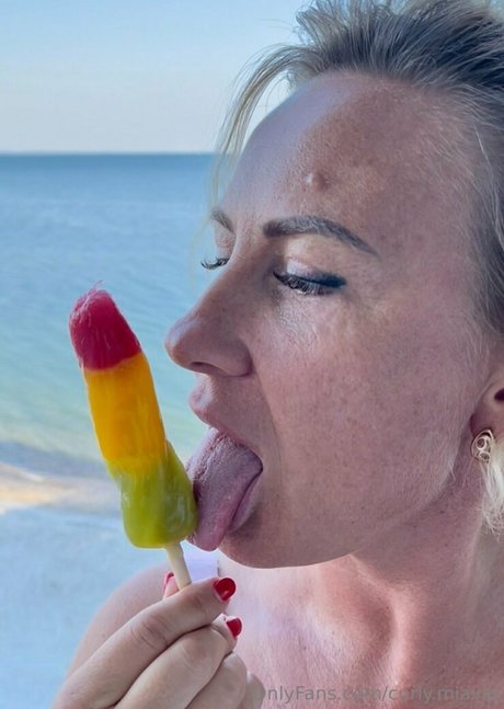 curly miavip nudes model pictures