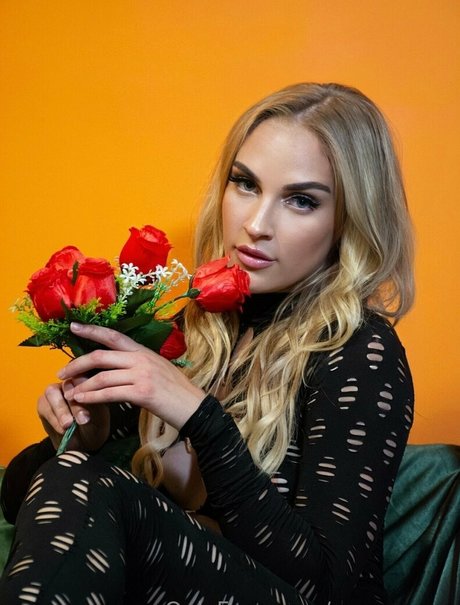 emmranna adult model pics