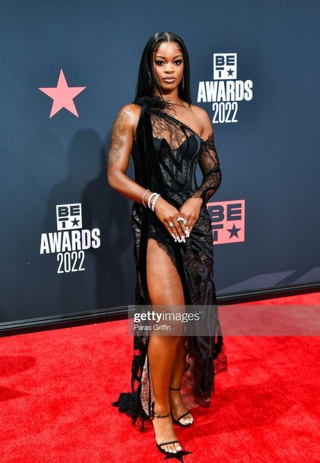 Ari Lennox star perfect pics