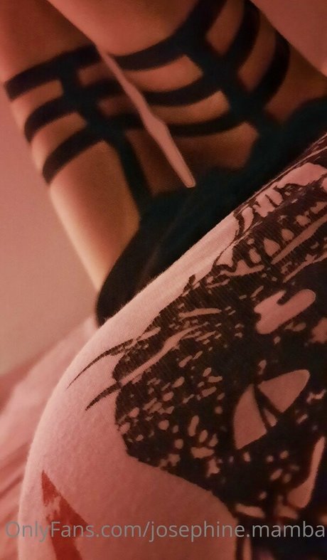 phinemamba art model picture