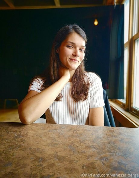 Vanessa Berge hd star photo