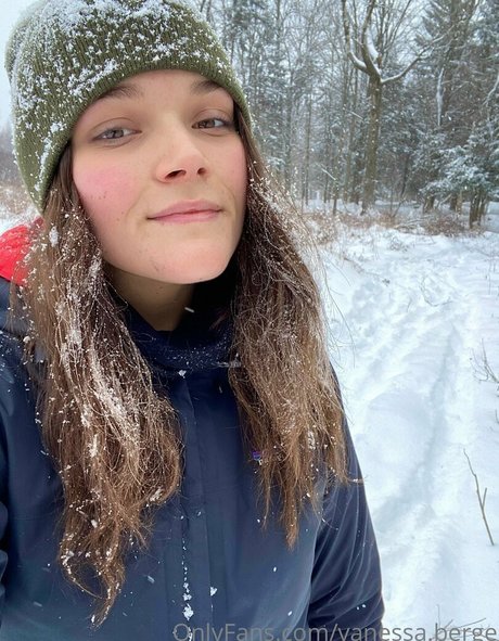 Vanessa Berge hot actress images