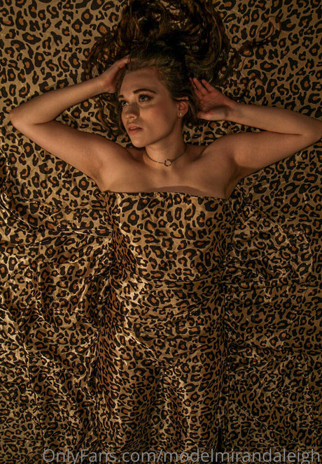 modelmirandaleigh star hot photo