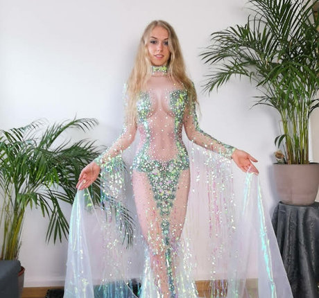 Belly Dancer Lisa naked pornstar photo