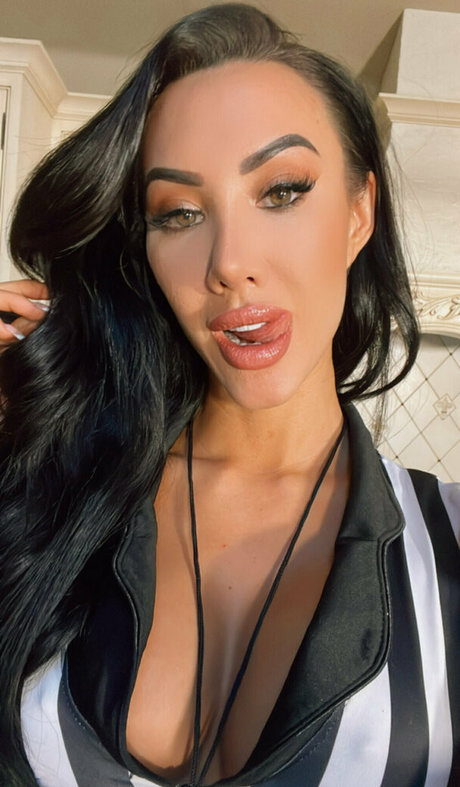 corrieyee star sexy photos